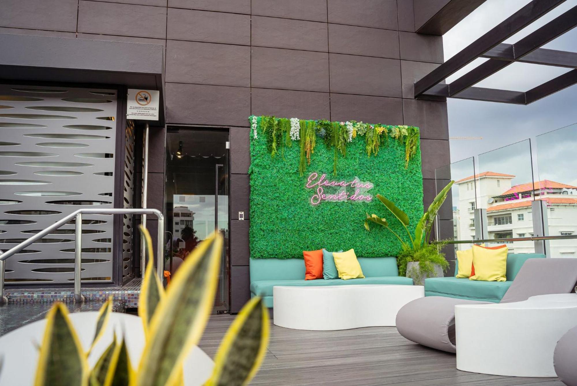 Holiday Inn Santo Domingo By Ihg Exterior foto Rooftop of the hotel