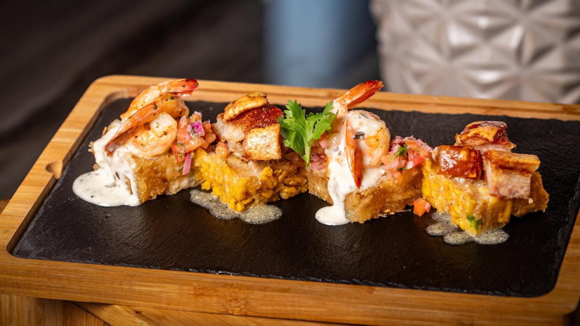 Holiday Inn Santo Domingo By Ihg Exterior foto Shrimp and cornmeal fritter